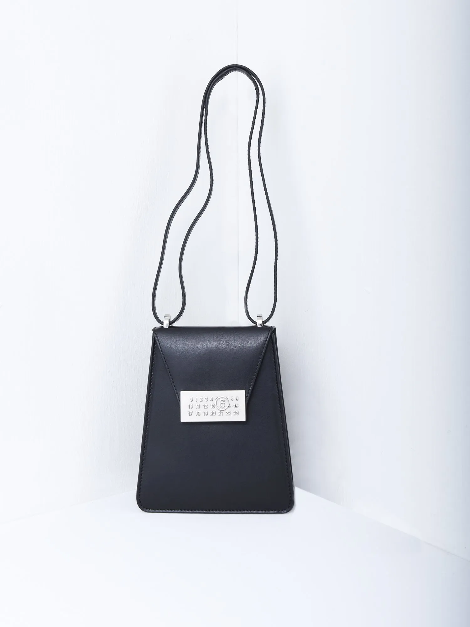NUMBERS VERTICAL MINI BAG_Black
