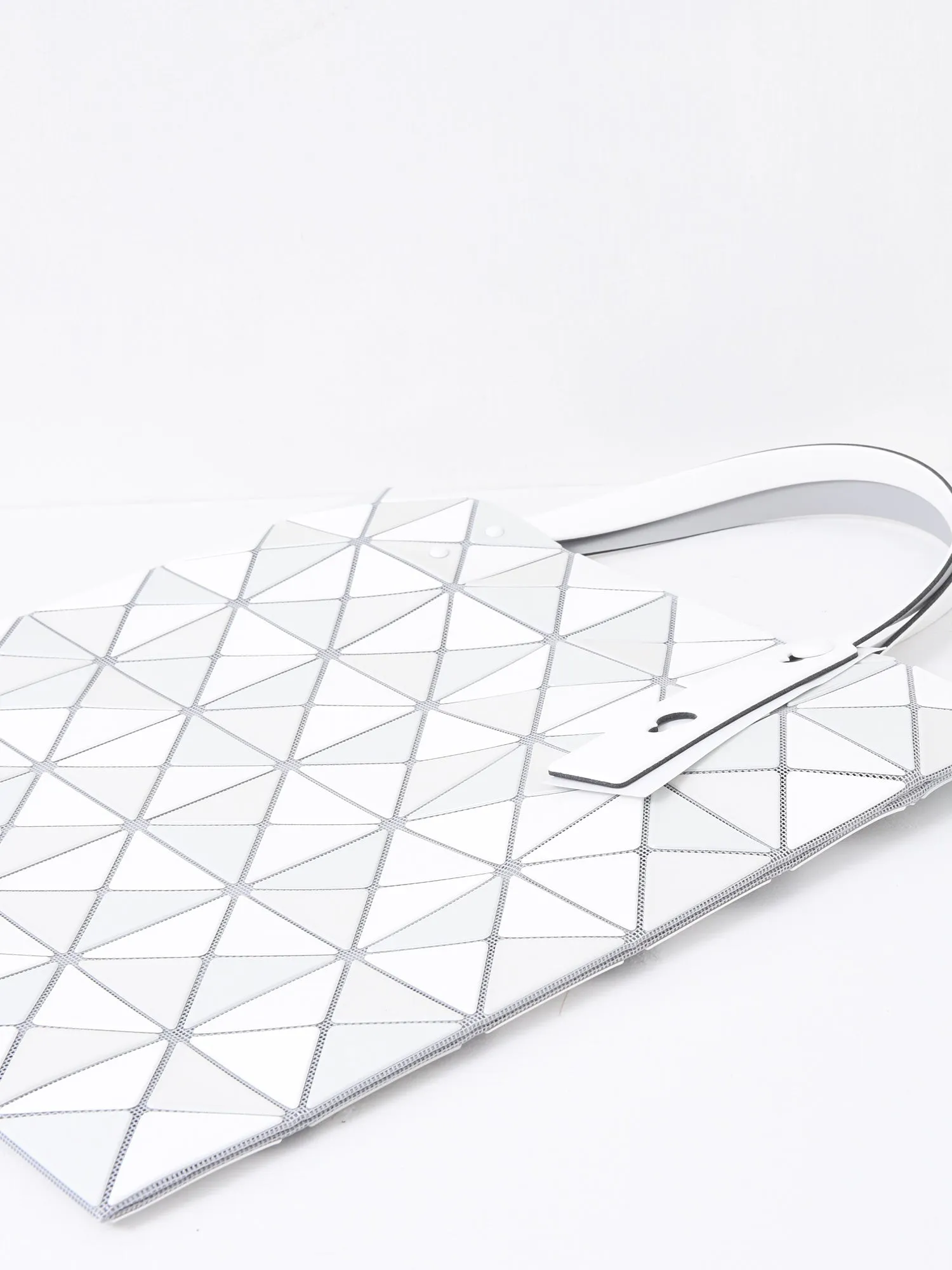 QUATRO_01-WHITE_BB46AG821