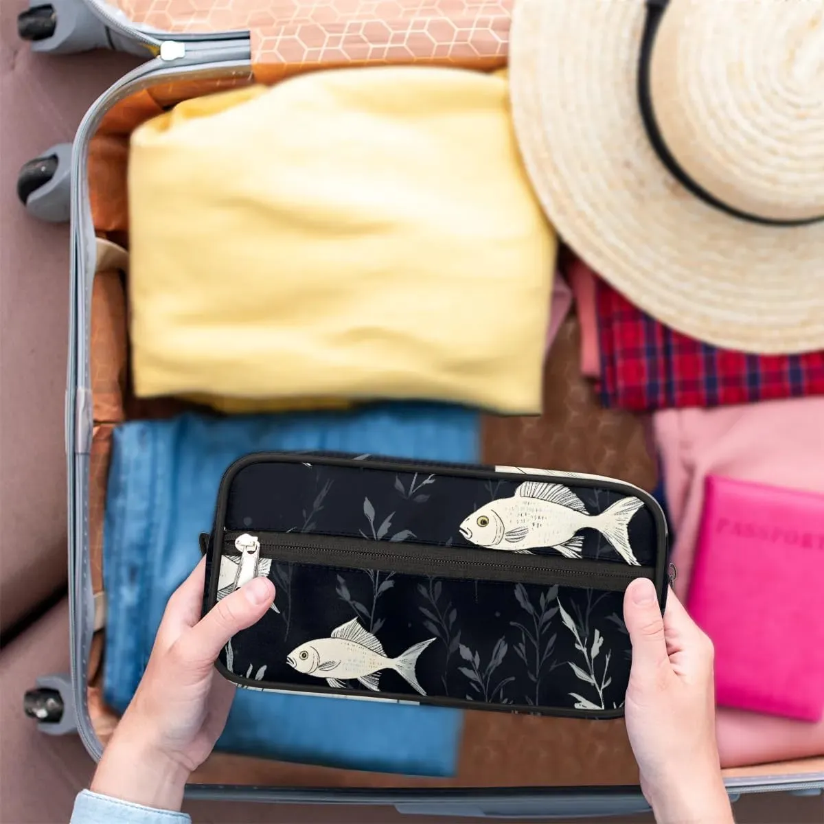 Travel Toiletry Bag for Women Men Fish Pattern Hanging Cosmetic Bag Waterproof Makeup Bag for Shaving Makeup Toothbrush & Travel Essentials